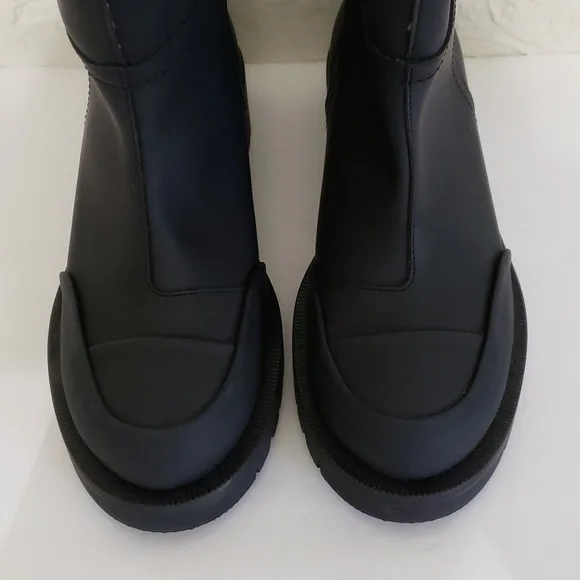 RARE ZARA Lug Sole Low Heel Black Rubberized Bloggers Favorite Size 7.5 - Picture 5 of 10